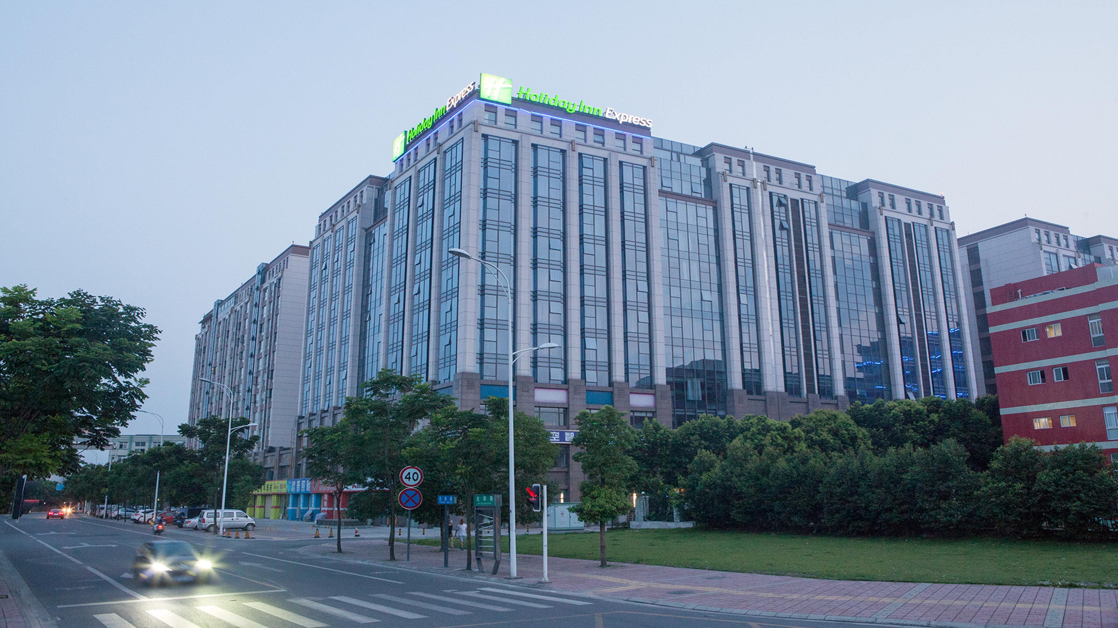 Holiday Inn Express Chengdu Airport Zone Exterior foto